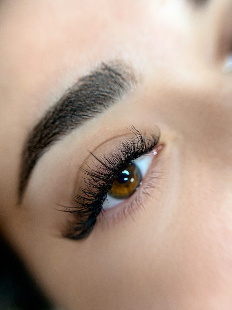 Bild zeigt Wimpernverlängerung in Leonberg